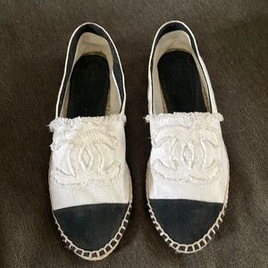 CHANEL espadrille, canvas linen, raw edge cap-toe.
